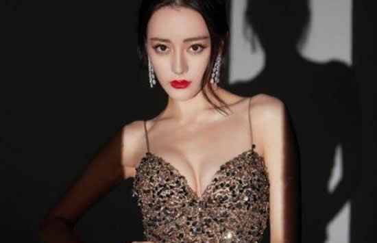 迪丽热巴的胸多大 迪丽热巴最新性感写真曝光 迪丽热巴的胸多大 迪丽热巴最新性感写真曝光