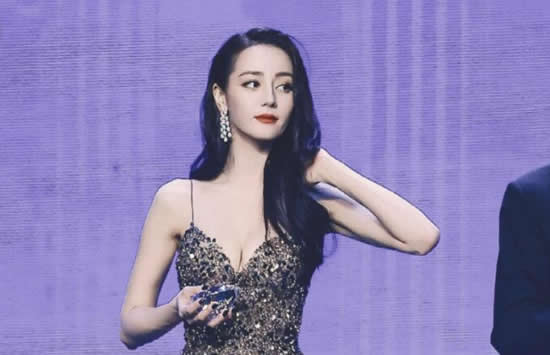 迪丽热巴的胸多大 迪丽热巴最新性感写真曝光 迪丽热巴的胸多大 迪丽热巴最新性感写真曝光