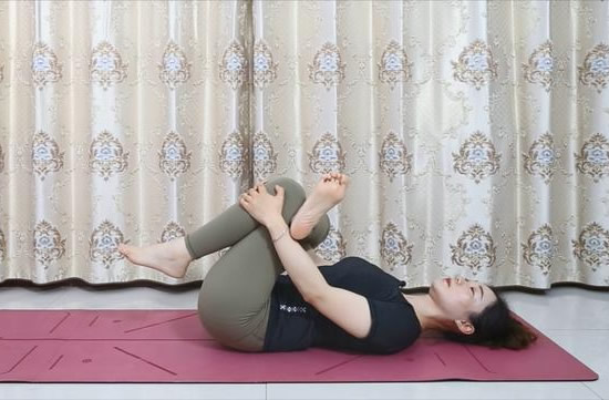 晚上躺在床上一个动作瘦全身（图片动作）