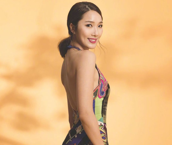 王祖蓝李亚男图片写真 李亚男秀美背性感迷人