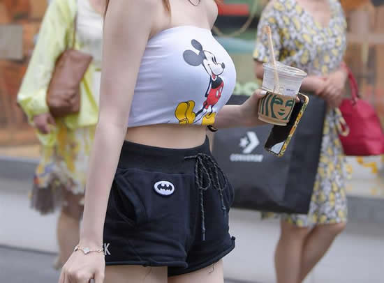 抹胸超短裤如何搭配好看 小姐姐穿搭示范（图解）