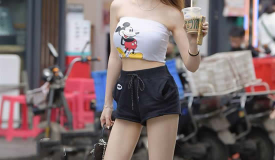 抹胸超短裤如何搭配好看 小姐姐穿搭示范（图解）
