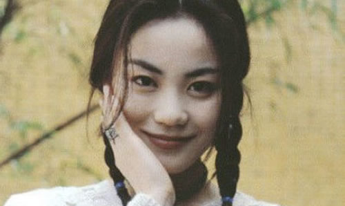 王菲年轻时的照片 20岁王菲真的好美好漂亮