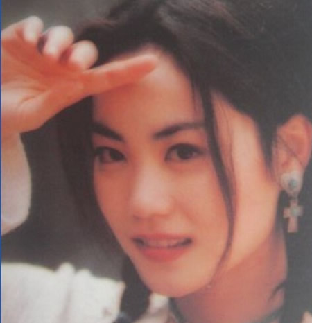 王菲年轻时的照片 20岁王菲真的好美好漂亮