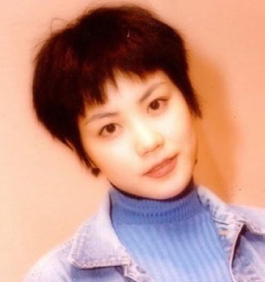 王菲年轻时的照片 20岁王菲真的好美好漂亮