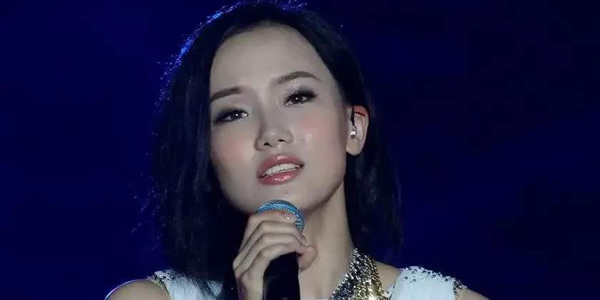黄龄是超女吗
