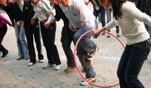 活跃气氛的70个惩罚小游戏汇总 活跃气氛的70个惩罚小游戏汇总