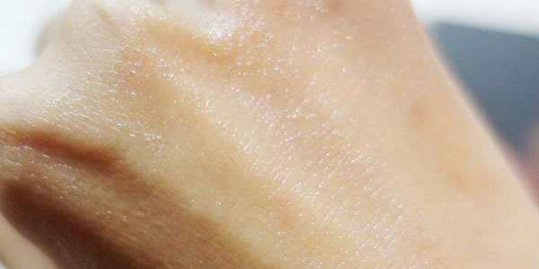 为什么涂了护手霜之后很黏？