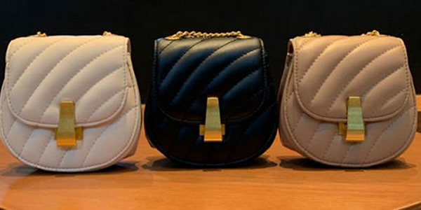 小mk包包和mk包包一样吗