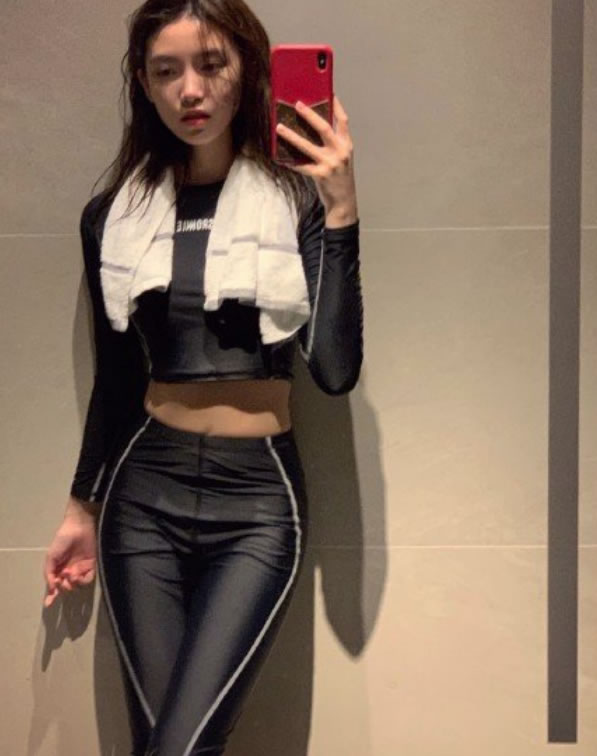 网红半藏深林泳装照，半藏深林原名及写真美照