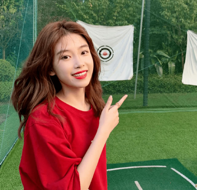 网红半藏深林泳装照，半藏深林原名及写真美照