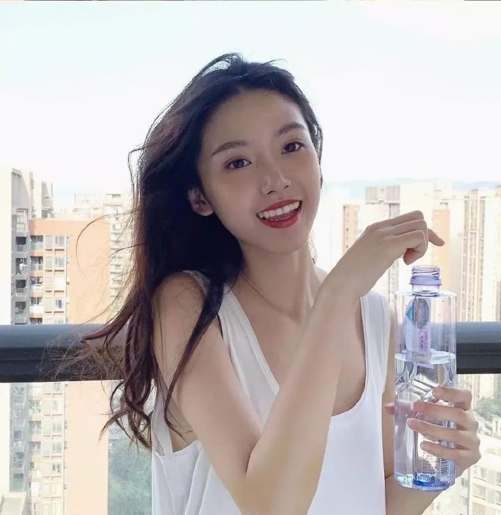 网红半藏深林泳装照，半藏深林原名及写真美照