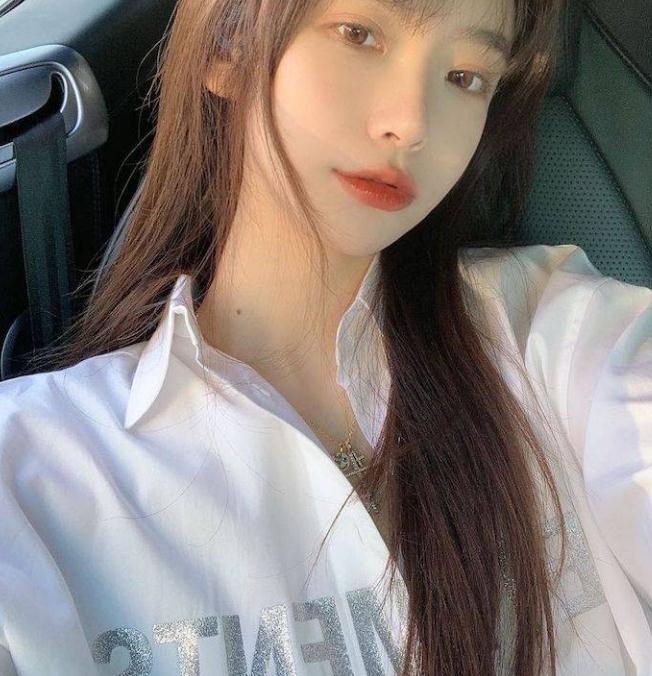 luna短上衣让纤腰外露，越看越迷人