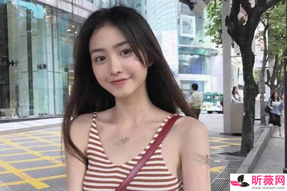 网红七七微博名称：duebass七七私房照及男友是谁