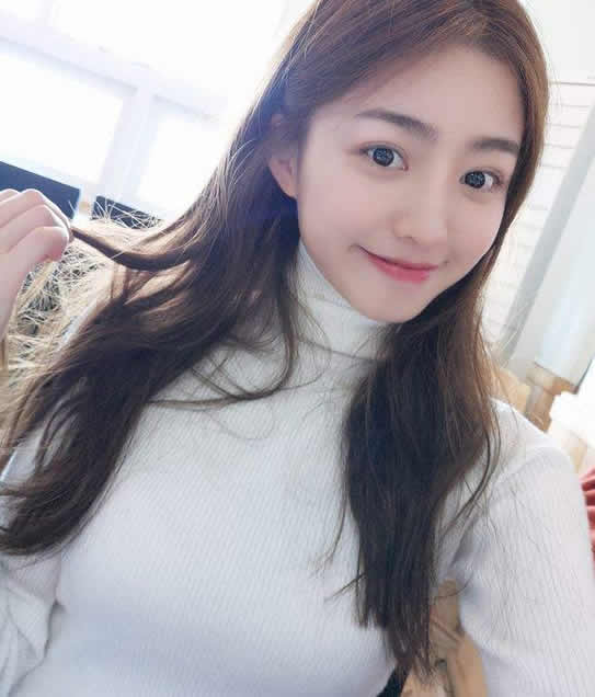 网红七七微博名称：duebass七七私房照及男友是谁