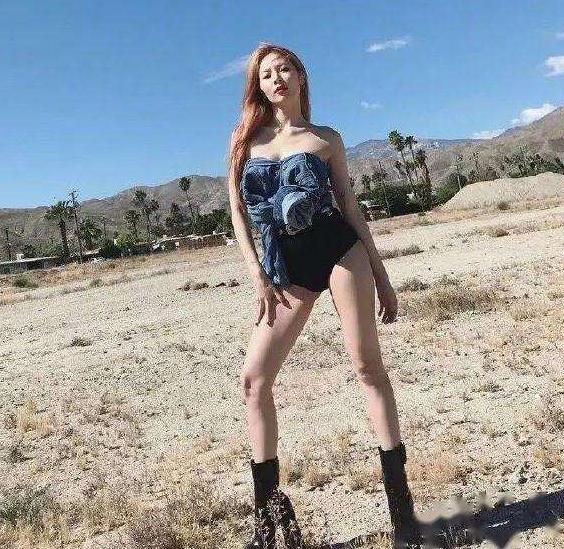 泫雅吊带裙穿搭，与男友恩爱合照曝光