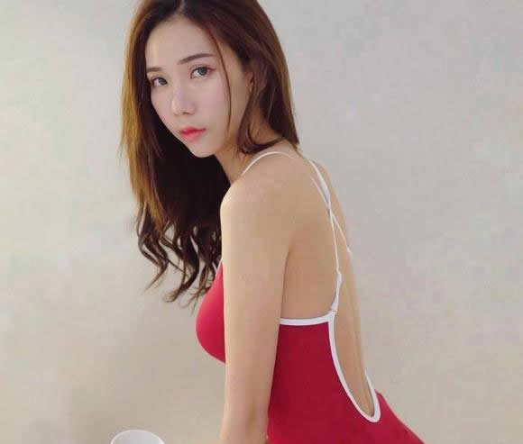 沛妤Pei Yu骑马照片，身材完美曲线写真美照