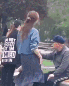美女你这样跳，大爷心脏不好啊