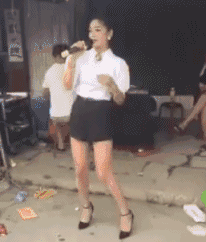 大叔美女，二人转跳起来