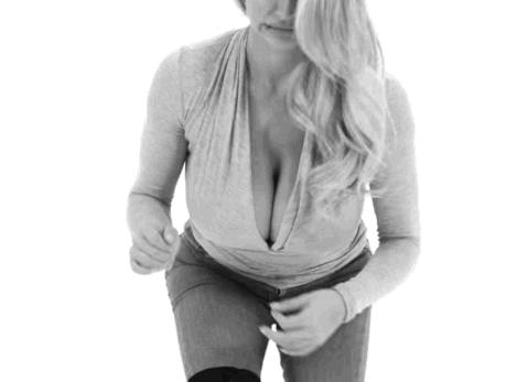 10种大胸部麻烦事:女人胸部太过丰满也很有烦恼 10种大胸部麻烦事:女人胸部太过丰满也很有烦恼