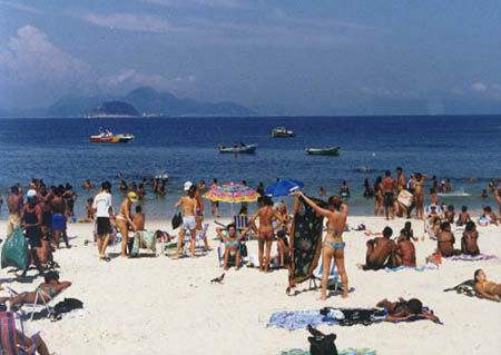 天体浴场男女美图：挣脱束缚，回归自然（图）