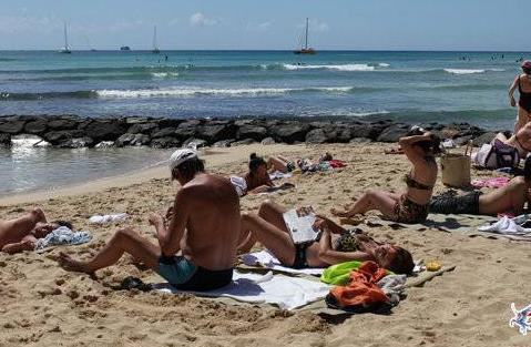 天体浴场男女美图：挣脱束缚，回归自然（图）