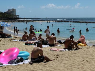 天体浴场男女美图：挣脱束缚，回归自然（图）