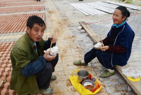 农民工午餐现状调查：直击农民工午餐图片