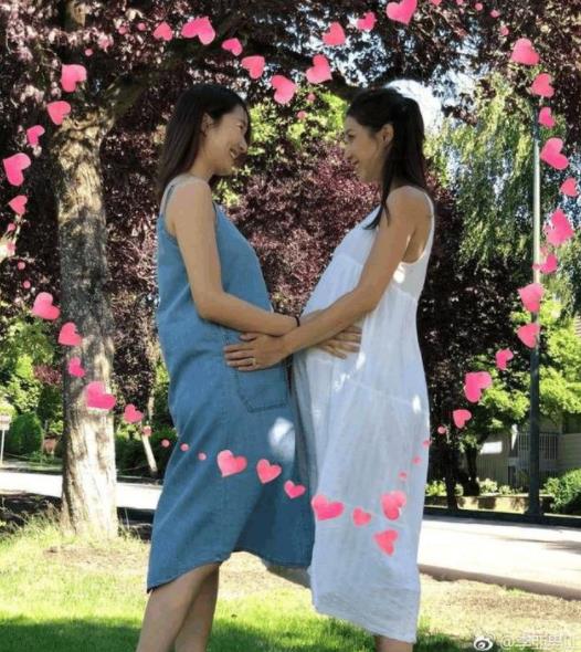 李亚男与闺蜜同怀孕:大肚照一起互摸孕肚(图) 李亚男与闺蜜同怀孕:大肚照一起互摸孕肚(图)