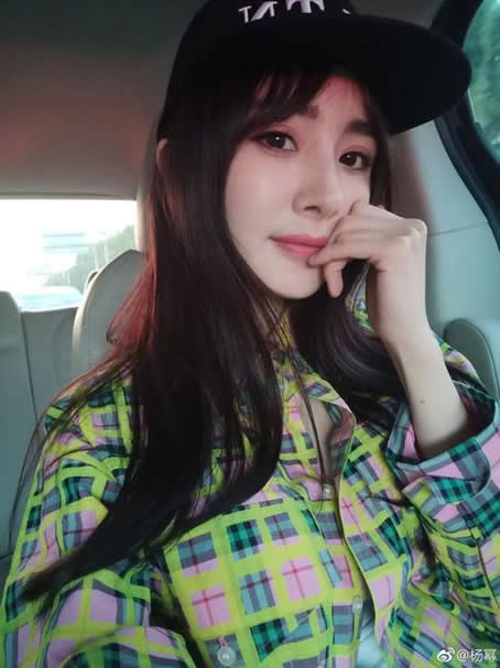 杨幂久违晒全脸自拍：好看好看,杨幂自拍照盘点（图）
