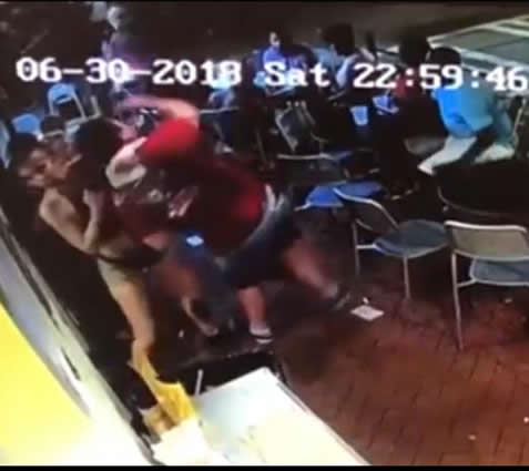 女服务员制服色狼：惨遭顾客非礼当场制服（图）