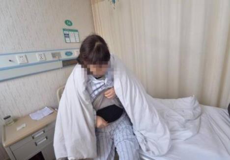 夏天竟穿8件毛衣：34度的高温夏天穿毛衣的背后