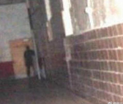 有人拍到了末影人：拍到黑影的恐怖照片