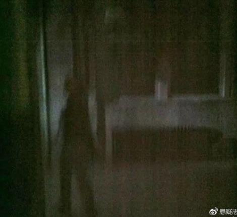 有人拍到了末影人：拍到黑影的恐怖照片