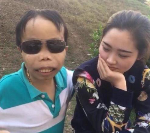 快手陈山：快手红人陈山各种豪车和美女陪伴