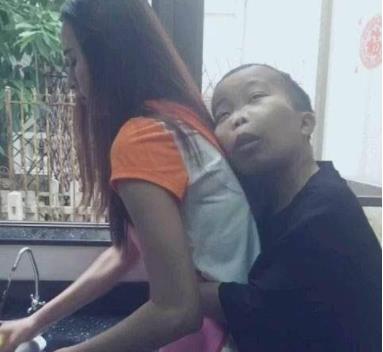 快手陈山：快手红人陈山各种豪车和美女陪伴