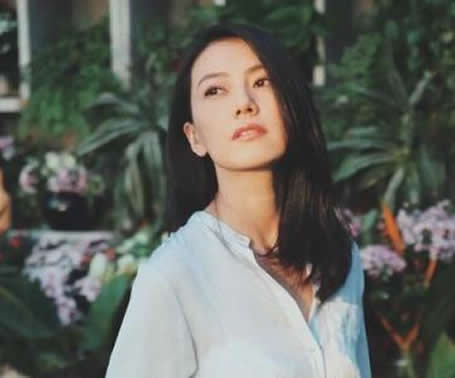 高圆圆旧照曝光：五官精致长相出众青春靓丽（图）