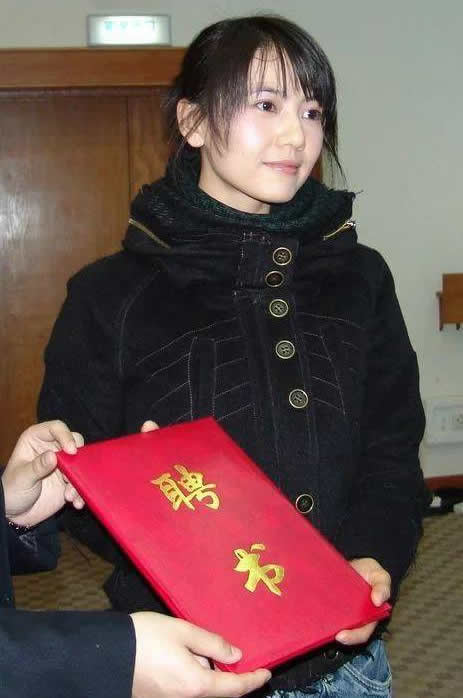 高圆圆旧照曝光：五官精致长相出众青春靓丽（图）