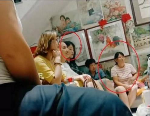 大衣哥喜迎准儿媳:相亲现场画面(图) 大衣哥喜迎准儿媳:相亲现场画面(图)