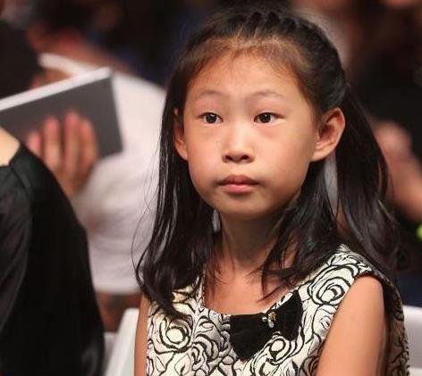 小沈阳女儿近照曝光:真正亭亭玉立了(图) 小沈阳女儿近照曝光:真正亭亭玉立了(图)