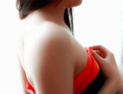 女人出轨不承认的表现：女人出轨跟男人一样一样