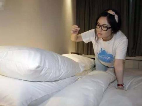 酒店试睡员是干什么的：美女酒店试睡员工作过程
