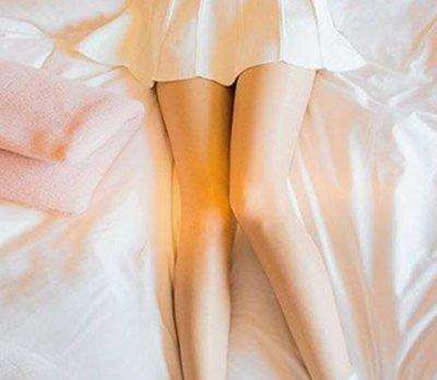 美女裸睡没有盖被子：晚上女人裸睡好不好（图）