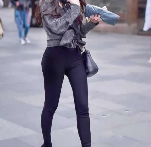 紧身裤不能这么穿：女人紧身裤下体尴尬高清图片
