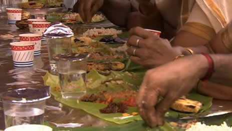 中国人吃饭用筷子印度为何用手抓(图) 中国人吃饭用筷子印度为何用手抓(图)