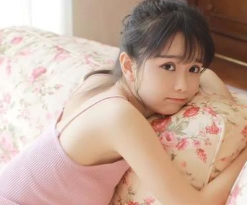 女生暗恋男生的表现有哪些：辨别女生暗恋男生表现