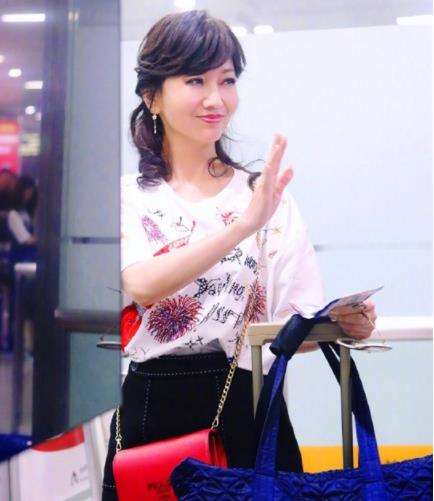 赵雅芝近照曝光：不老女神依旧真实面目是这样（图）