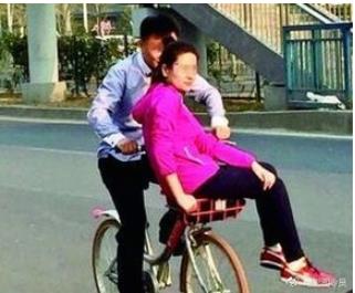 情侣共乘共享单车：面对面的姿势,盘点情侣单车不雅姿势