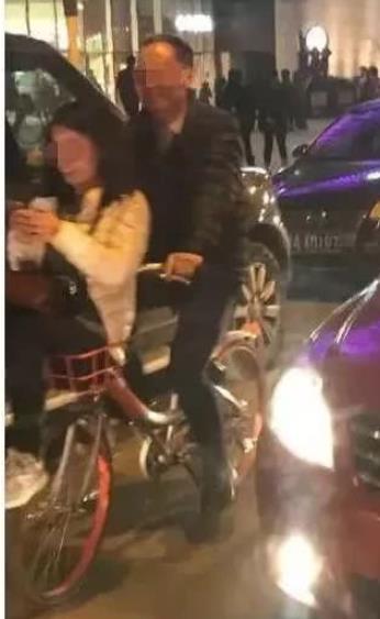 情侣共乘共享单车：面对面的姿势,盘点情侣单车不雅姿势