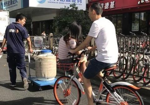 情侣共乘共享单车：面对面的姿势,盘点情侣单车不雅姿势